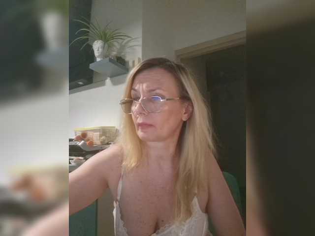ShiningMILF live cam on BongaCams