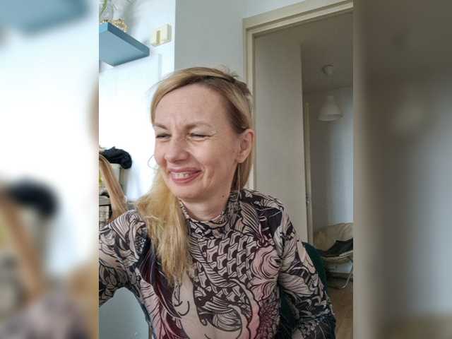 girl ShiningMILF