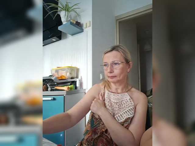 ShiningMILF live cam on BongaCams