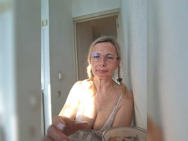 ShiningMILF live cam on BongaCams