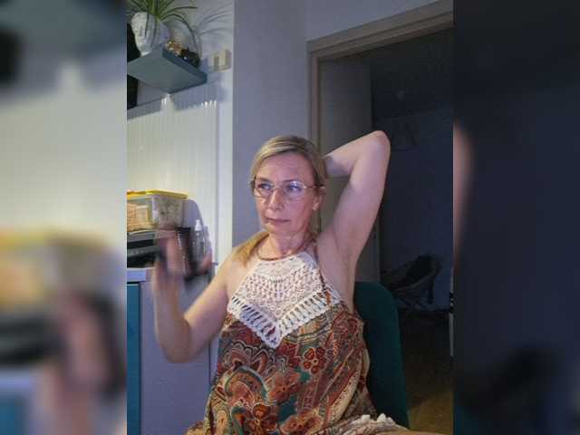 ShiningMILF live cam on BongaCams