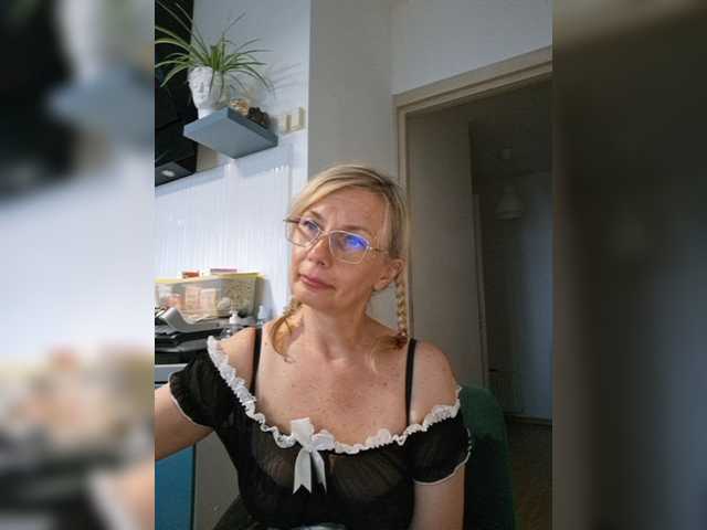 ShiningMILF live cam on BongaCams