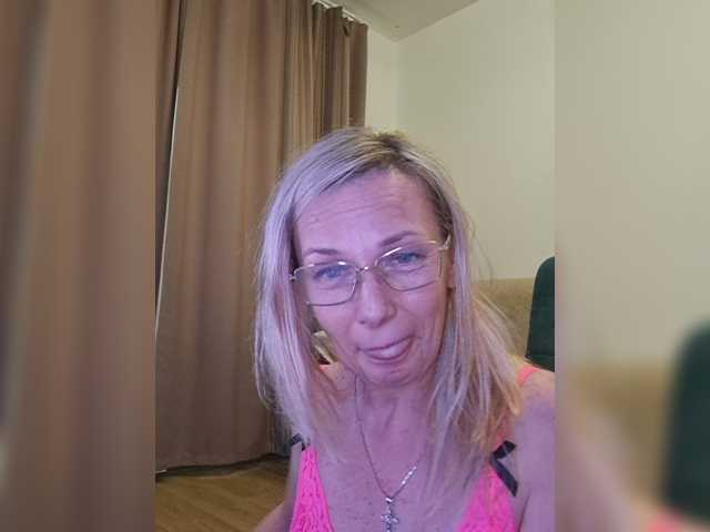 ShiningMILF live cam preview
