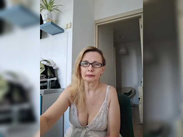 ShiningMILF live cam on BongaCams