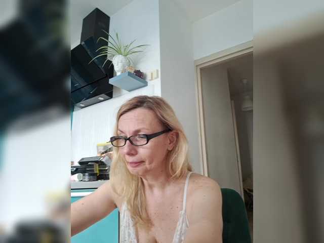 ShiningMILF live cam on BongaCams