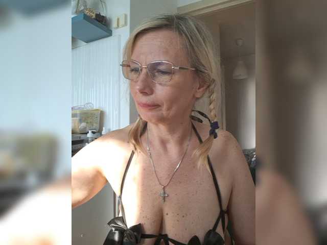 ShiningMILF live cam on BongaCams
