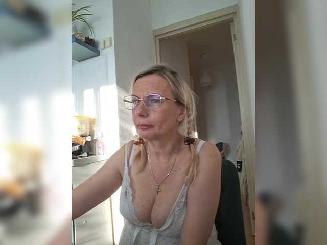 ShiningMILF live cam on BongaCams