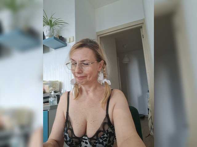 ShiningMILF live cam on BongaCams