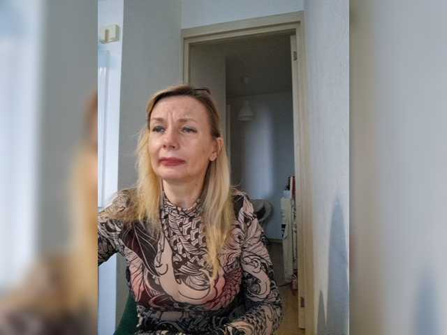 Live трансляция ShiningMILF - Runet.cam
