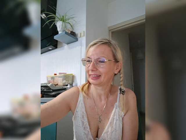ShiningMILF live cam on BongaCams