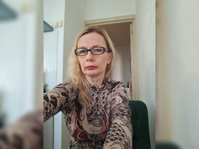 ShiningMILF live cam on BongaCams
