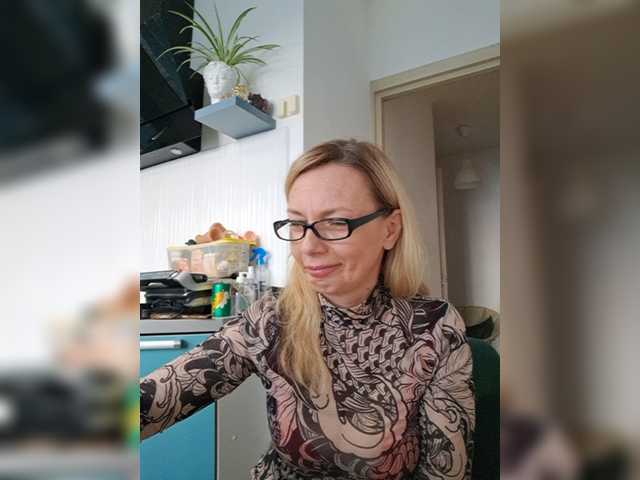 ShiningMILF live cam on BongaCams