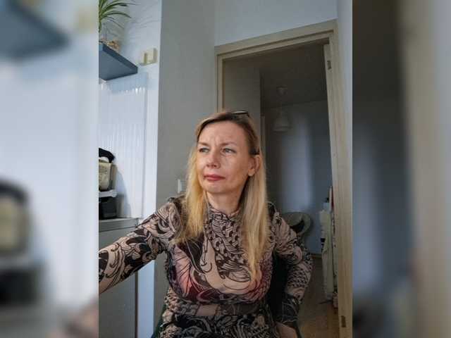 ShiningMILF live cam on BongaCams