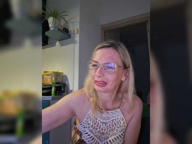 ShiningMILF live cam on BongaCams
