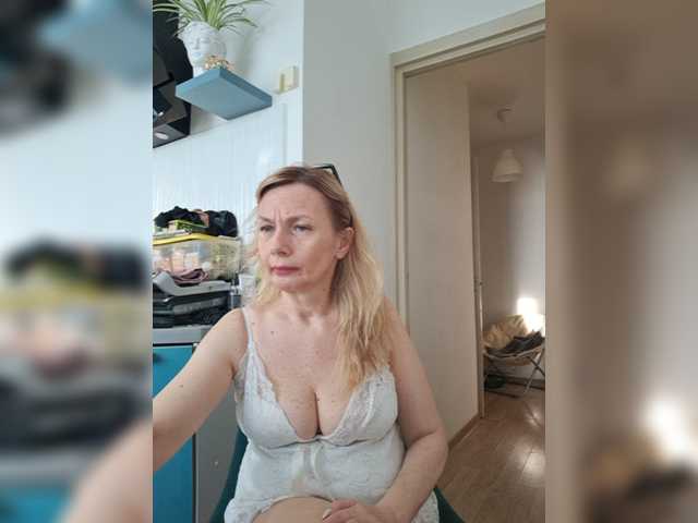 ShiningMILF live cam on BongaCams