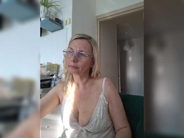 ShiningMILF live webcam show