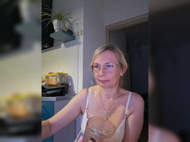ShiningMILF live cam on BongaCams