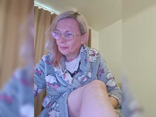 ShiningMILF live cam preview