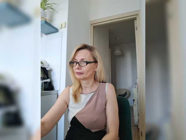 ShiningMILF live cam on BongaCams
