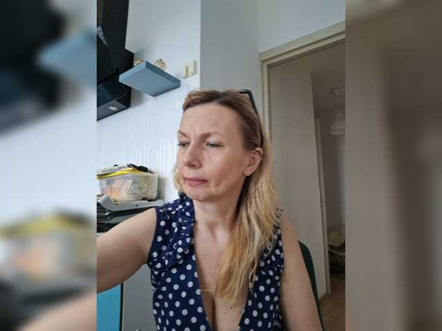 ShiningMILF live cam on BongaCams