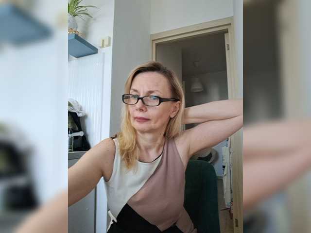 ShiningMILF live cam on BongaCams