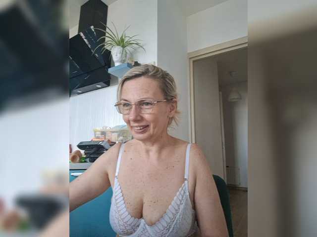 ShiningMILF live webcam show