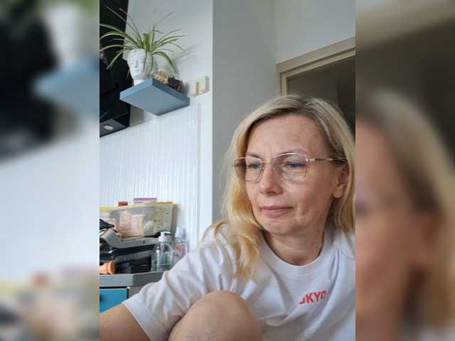ShiningMILF live cam on BongaCams