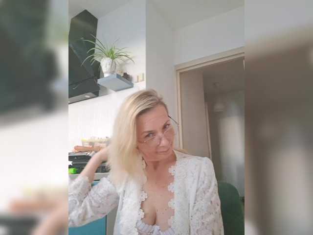 ShiningMILF live webcam show
