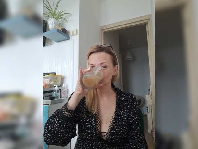 Live трансляция ShiningMILF - Runet.cam