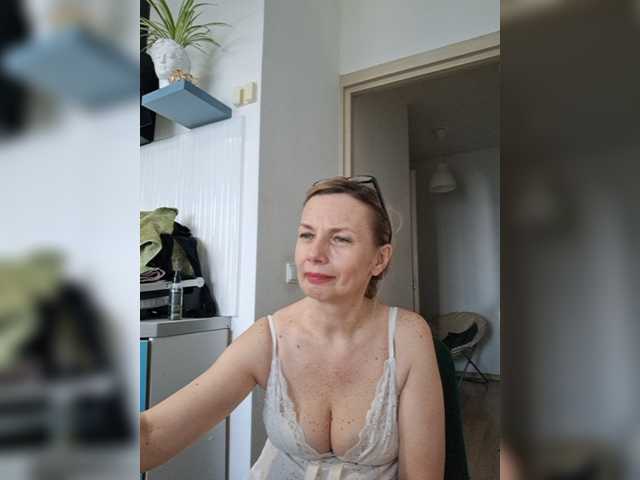 ShiningMILF live cam on BongaCams