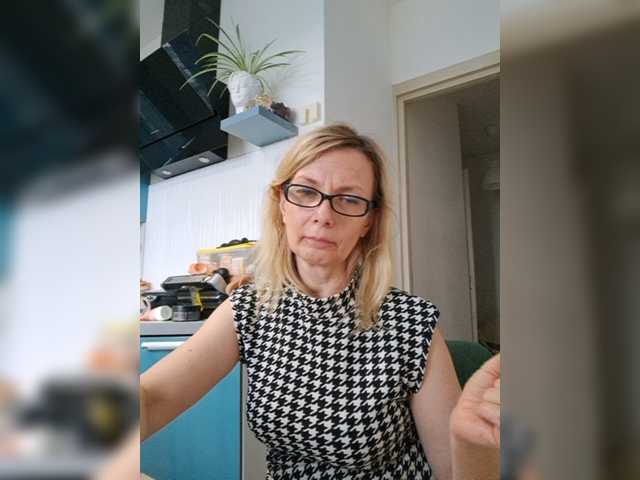 ShiningMILF live cam on BongaCams