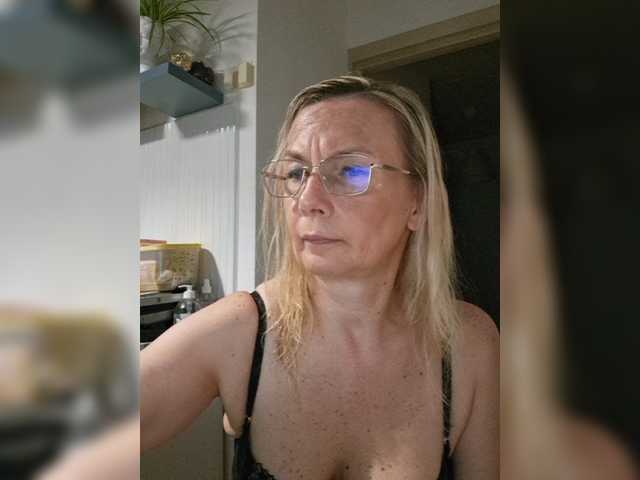 ShiningMILF live webcam show