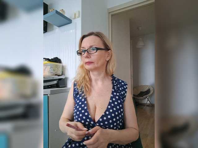 ShiningMILF live cam on BongaCams