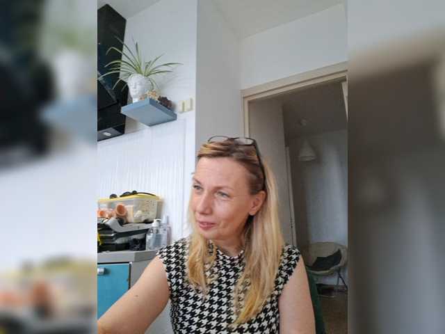 ShiningMILF live cam on BongaCams