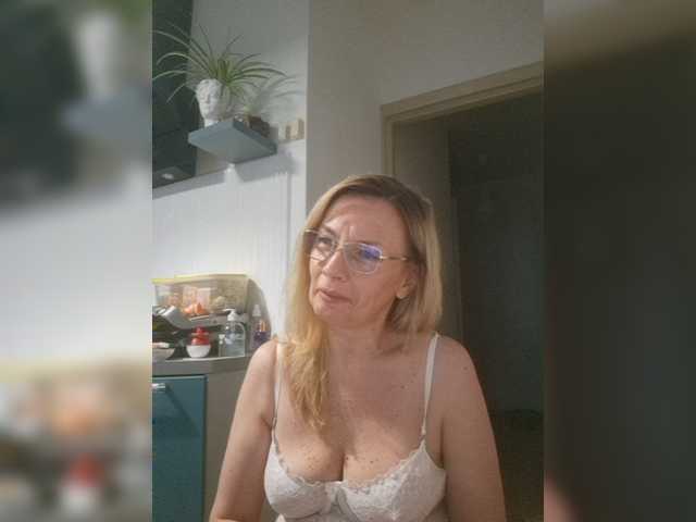 ShiningMILF live cam on BongaCams