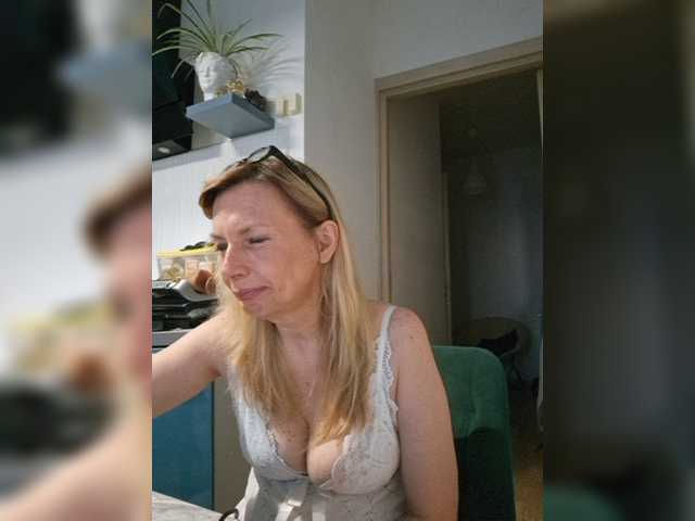 ShiningMILF live cam on BongaCams