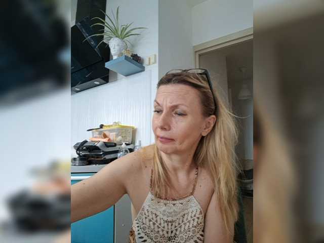 ShiningMILF live cam on BongaCams