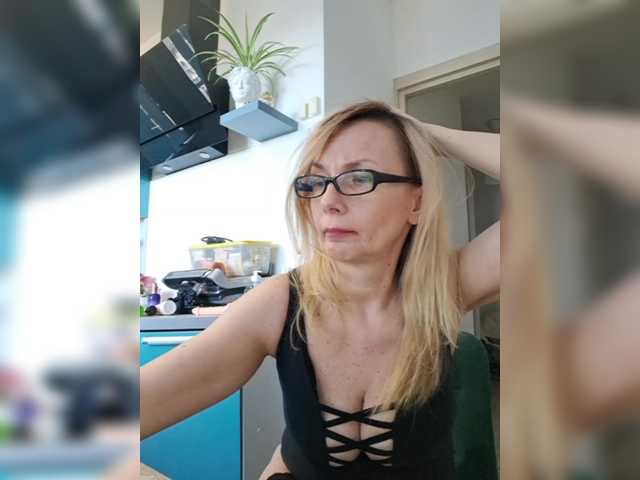 ShiningMILF live cam on BongaCams