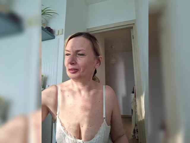 ShiningMILF webcam