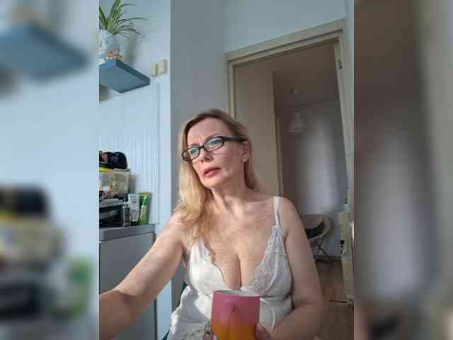 ShiningMILF webcam