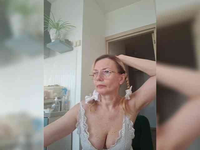 ShiningMILF Sex Cam Show