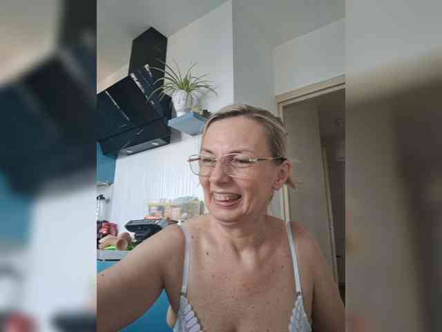 ShiningMILF webcam