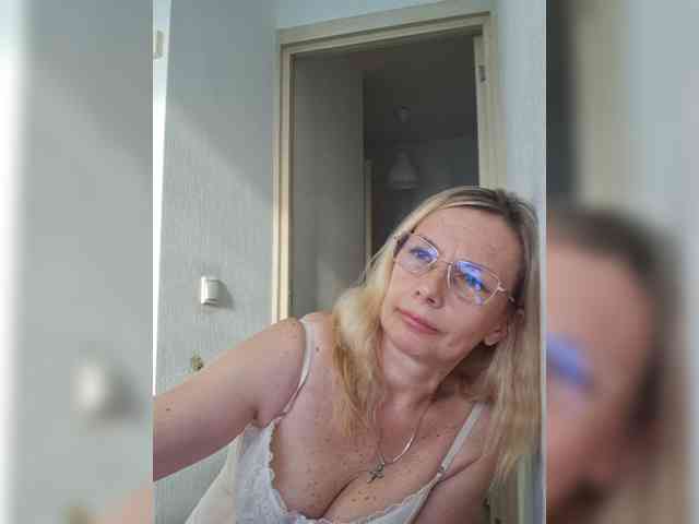 ShiningMILF webcam
