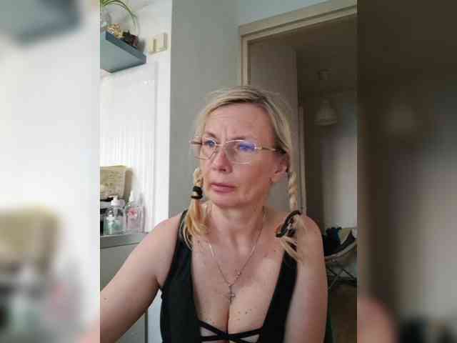 ShiningMILF webcam