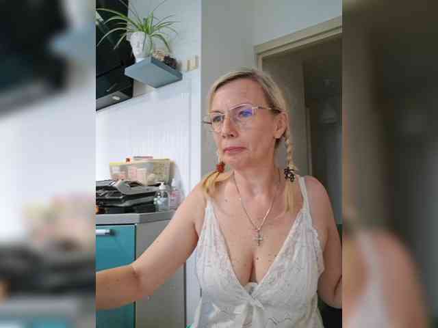 ShiningMILF webcam