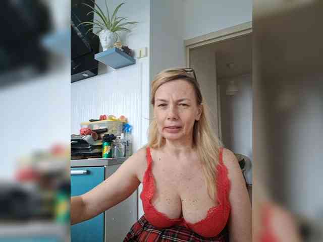 ShiningMILF webcam