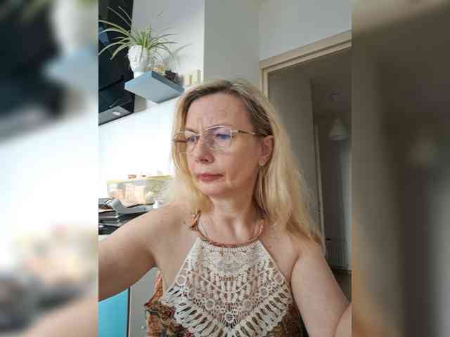 ShiningMILF webcam