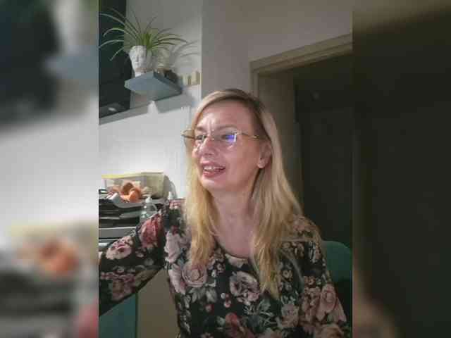 ShiningMILF webcam