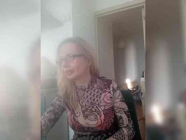 ShiningMILF webcam