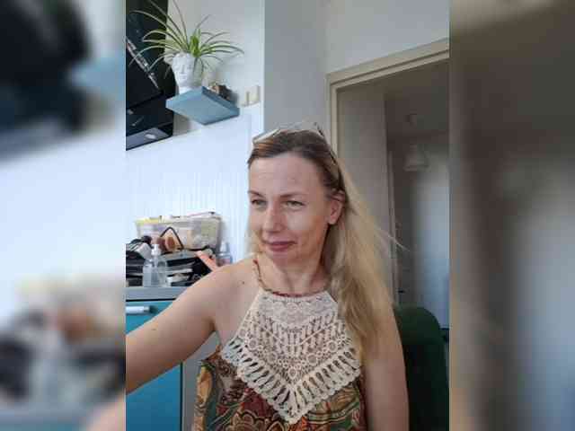 ShiningMILF webcam